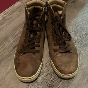 Ugg Brown Boot/Sneakers